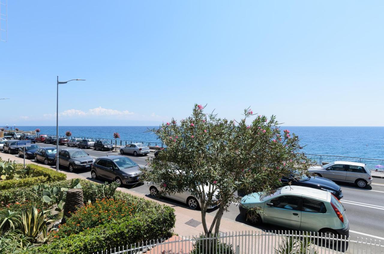Marina D'Agro Residence Santa Teresa Di Riva Εξωτερικό φωτογραφία